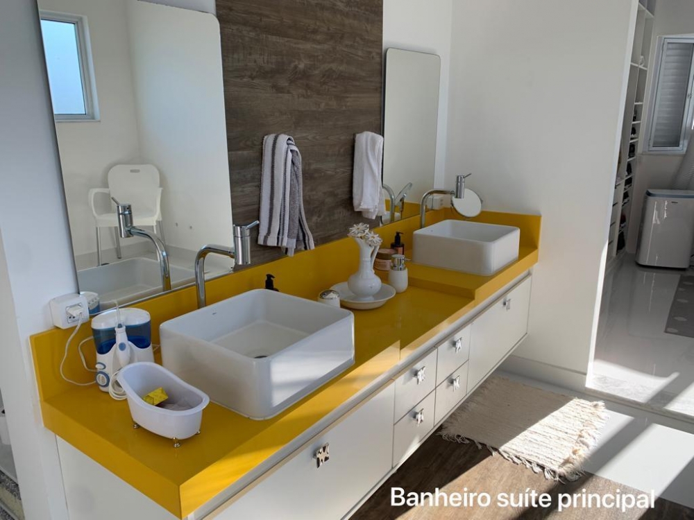 VENDO CASA COM 06 DORMITÓRIOS